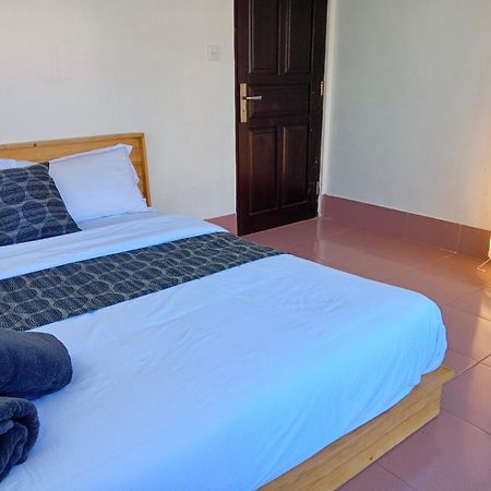 Mama Mega Homestay Pesanggaran Exteriör bild