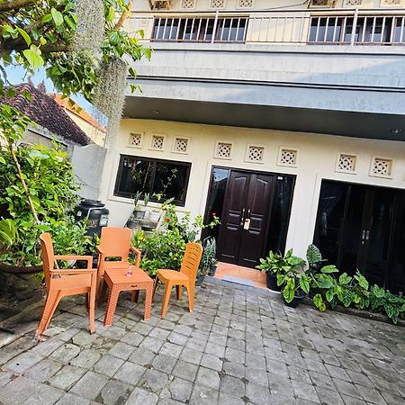 Mama Mega Homestay Pesanggaran Exteriör bild