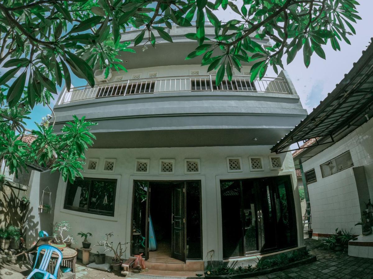 Mama Mega Homestay Pesanggaran Exteriör bild