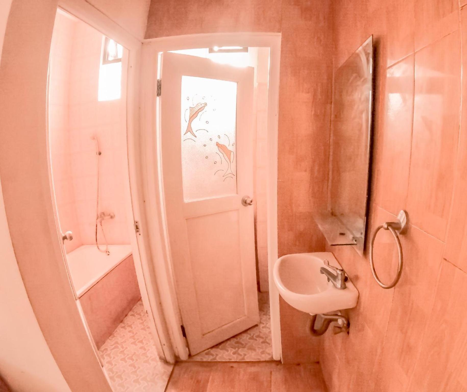 Mama Mega Homestay Pesanggaran Exteriör bild