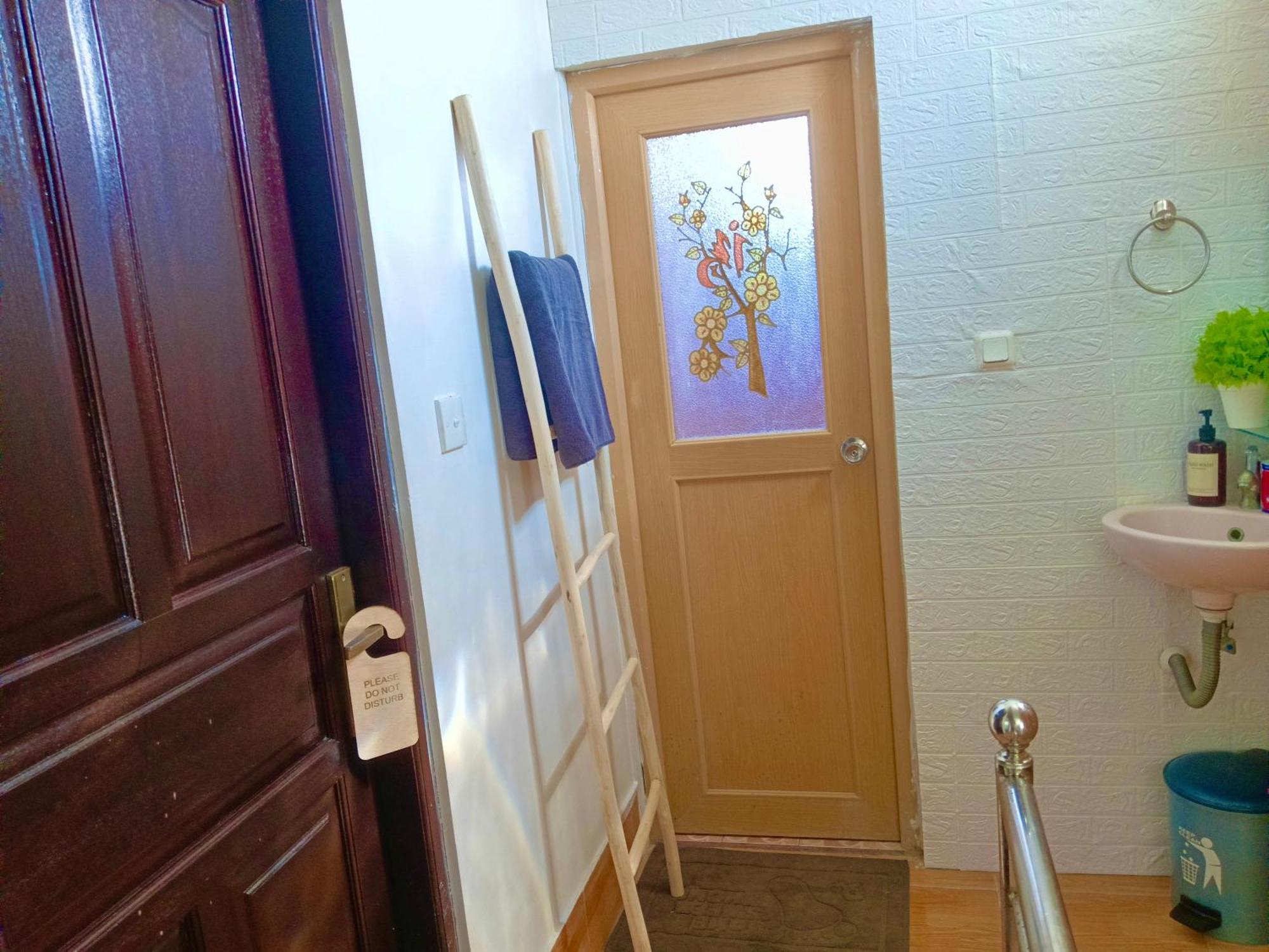 Mama Mega Homestay Pesanggaran Exteriör bild