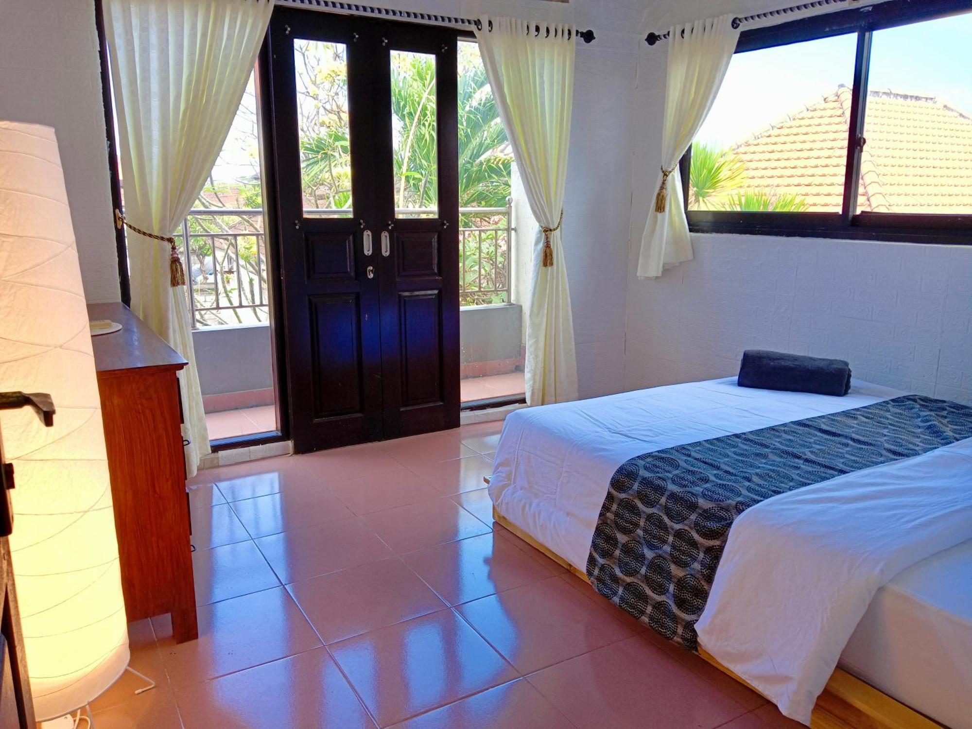 Mama Mega Homestay Pesanggaran Exteriör bild