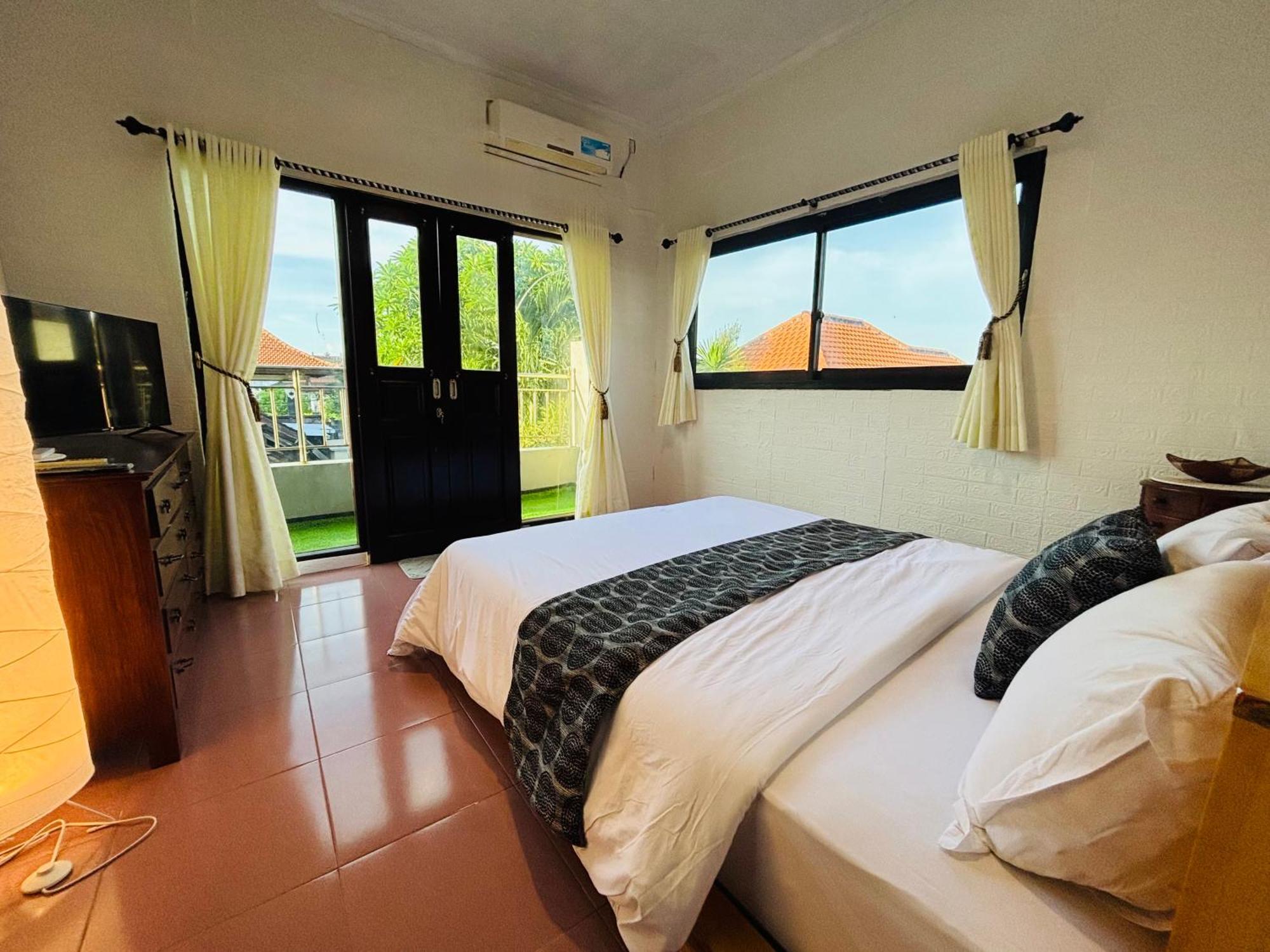 Mama Mega Homestay Pesanggaran Exteriör bild