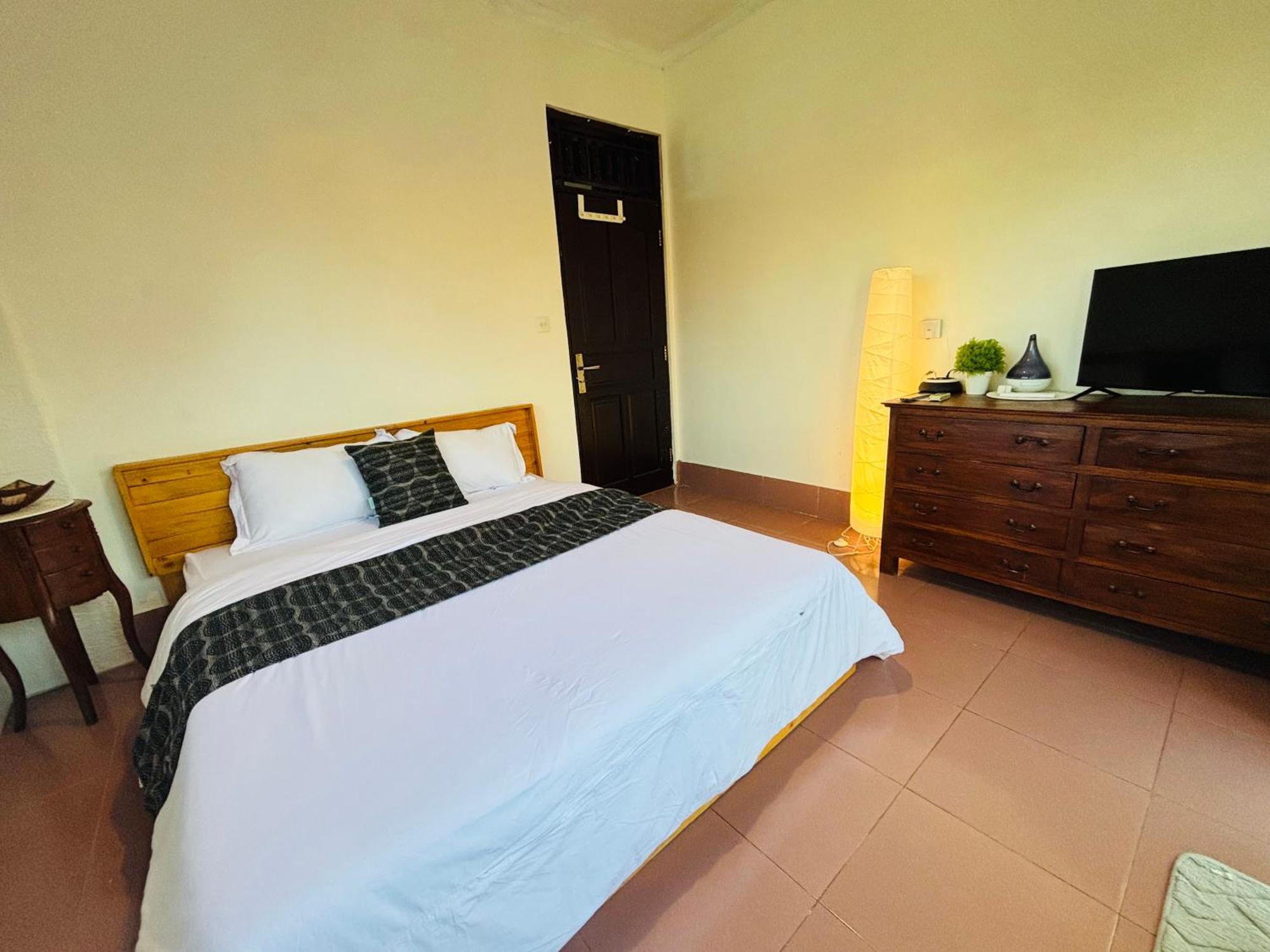 Mama Mega Homestay Pesanggaran Exteriör bild